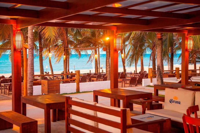 Imagen del bar/restaurante del Hotel Duro Beach. Foto 5