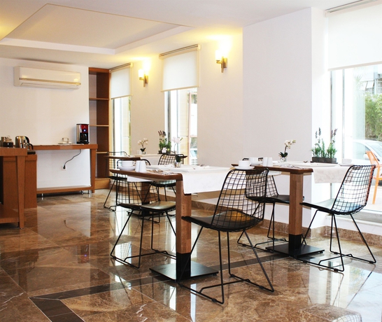 Imagen del bar/restaurante del Hotel Duru Suites. Foto 2