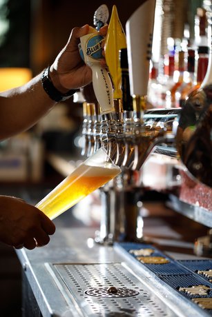 Imagen del bar/restaurante del Hotel Dusit Beach Resort Guam. Foto 5