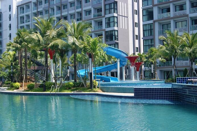 Imagen de la piscina del Hotel Dusit Grand Park by Lurii. Foto 15