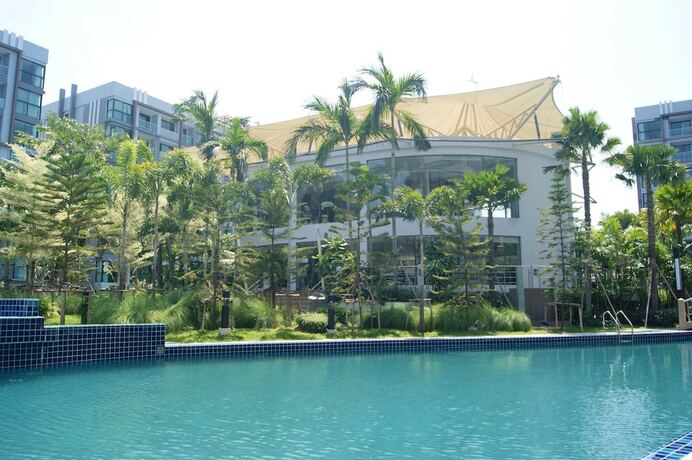 Imagen de la piscina del Hotel Dusit Grand Park by Lurii. Foto 16