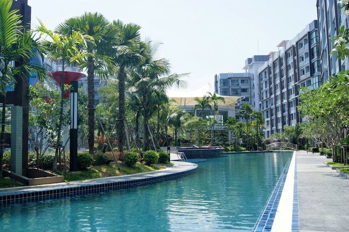 Imagen de la piscina del Hotel Dusit Grand Park by Lurii. Foto 18
