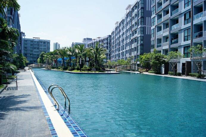 Imagen de la piscina del Hotel Dusit Grand Park by Lurii. Foto 19