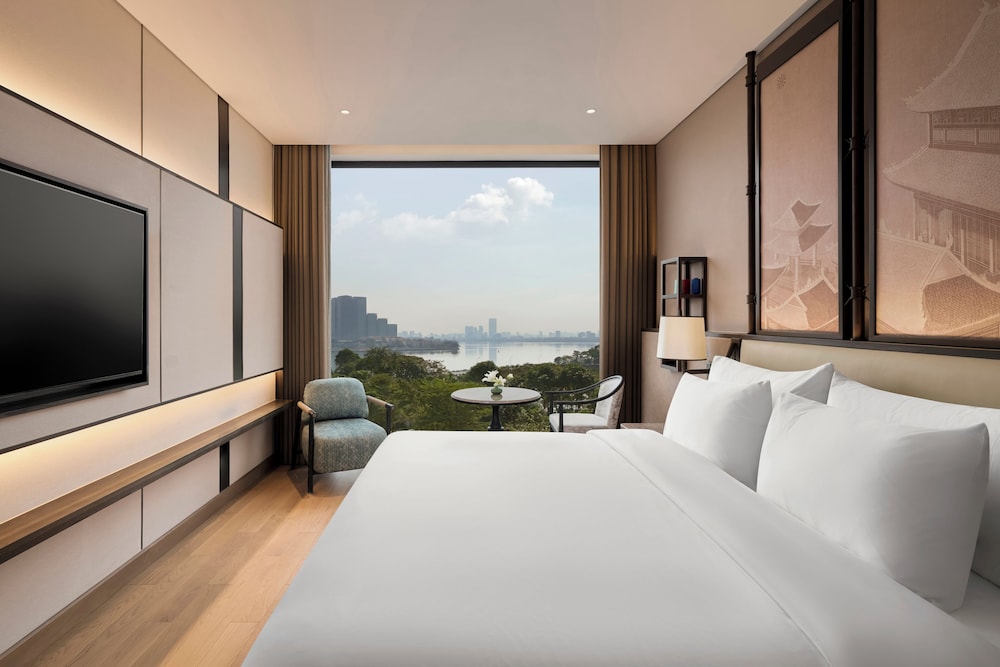 Imagen de la habitación del Hotel Dusit Le Palais Tu Hoa Hanoi. Foto 3