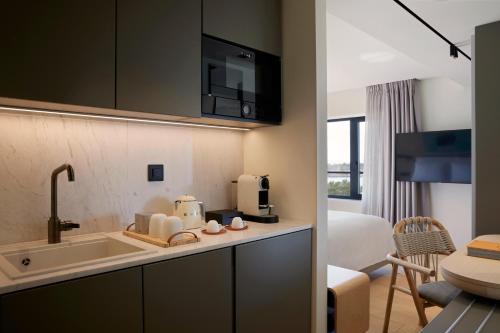 Imagen de la habitación del Hotel Dusit Suites Athens, Glyfada. Foto 15