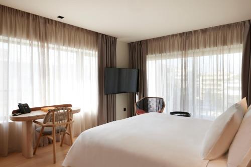 Imagen de la habitación del Hotel Dusit Suites Athens, Glyfada. Foto 17