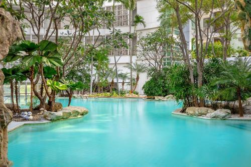 Imagen de la piscina del Hotel Dusit Suites Ratchadamri, Bangkok. Foto 20