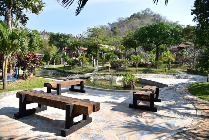 Imagen de los exteriores del Hotel Dusit Talai Resort. Foto 8