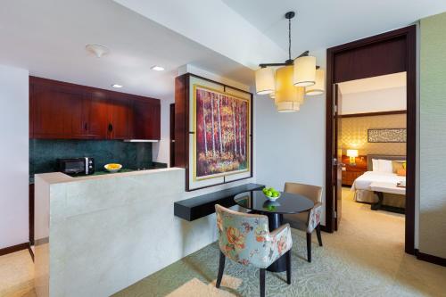 Imagen de la habitación del Hotel Dusit Thani Dubai. Foto 13