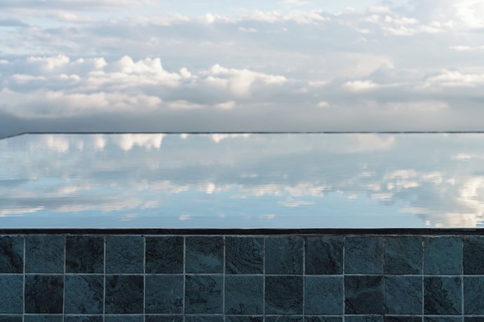 Imagen de la piscina del Hotel Dusit Thani Himalayan Resort Dhulikhel Nepal. Foto 14