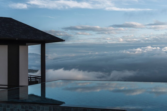 Imagen de la piscina del Hotel Dusit Thani Himalayan Resort Dhulikhel Nepal. Foto 15