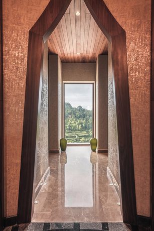 Imagen de la piscina del Hotel Dusit Thani Himalayan Resort Dhulikhel Nepal. Foto 17