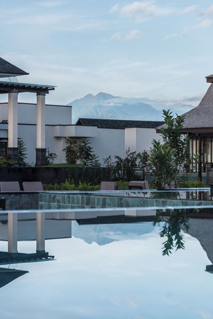 Imagen de la piscina del Hotel Dusit Thani Himalayan Resort Dhulikhel Nepal. Foto 20