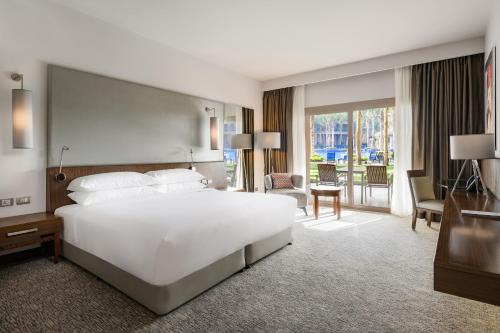 Imagen de la habitación del Hotel Dusit Thani Lakeview Cairo. Foto 12