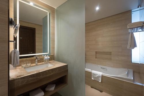 Imagen de la habitación del Hotel Dusit Thani Mactan Cebu Resort. Foto 12