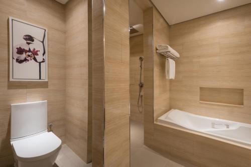 Imagen de la habitación del Hotel Dusit Thani Mactan Cebu Resort. Foto 16