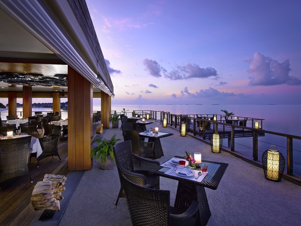Imagen del bar/restaurante del Hotel Dusit Thani Maldives. Foto 3