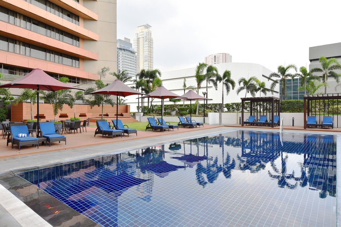Imagen de la piscina del Hotel Dusit Thani Manila. Foto 7