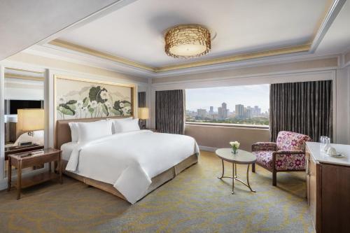 Imagen de la habitación del Hotel Dusit Thani Manila. Foto 18