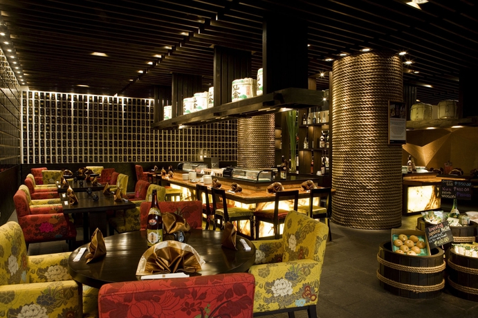 Imagen del bar/restaurante del Hotel Dusit Thani Manila. Foto 3