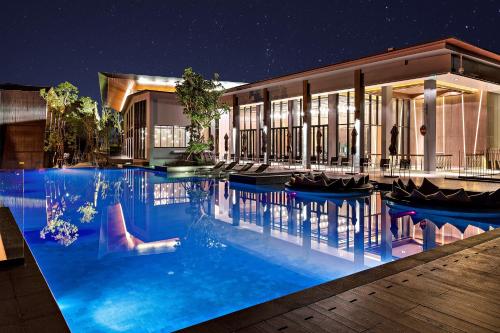 Imagen de la piscina del Hotel Dusitd2 Khao Yai. Foto 20