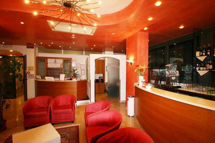 Imagen del bar/restaurante del Hotel Dusseldorf. Foto 3