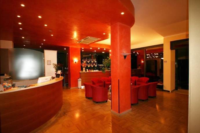 Imagen del bar/restaurante del Hotel Dusseldorf. Foto 4