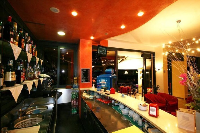 Imagen del bar/restaurante del Hotel Dusseldorf. Foto 5