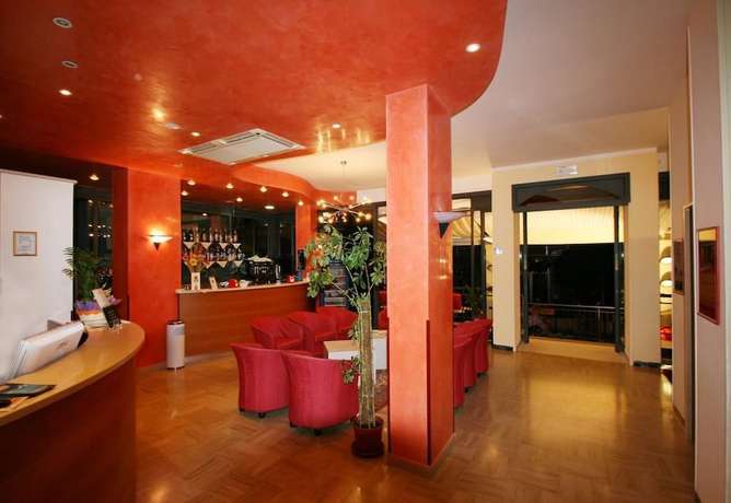 Imagen del bar/restaurante del Hotel Dusseldorf. Foto 6