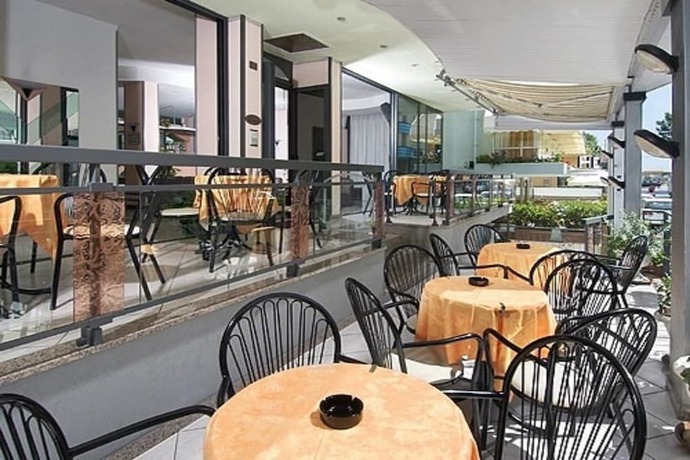 Imagen del bar/restaurante del Hotel Dusseldorf. Foto 7