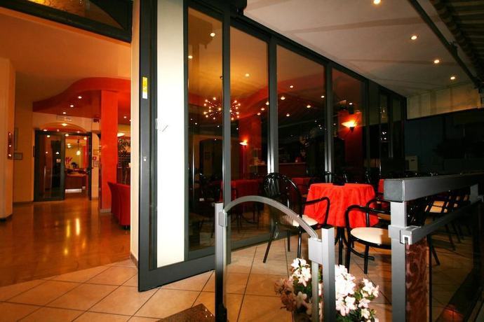 Imagen del bar/restaurante del Hotel Dusseldorf. Foto 8