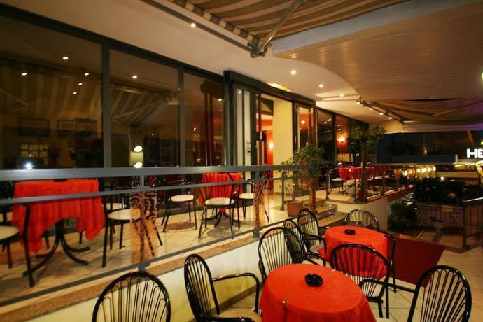 Imagen del bar/restaurante del Hotel Dusseldorf. Foto 11