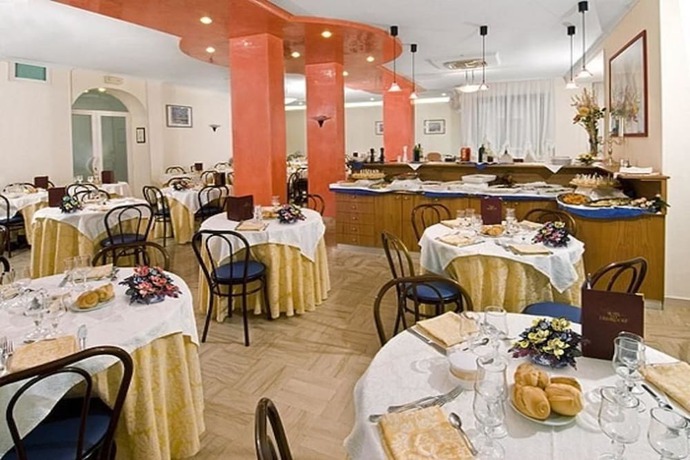 Imagen del bar/restaurante del Hotel Dusseldorf. Foto 12