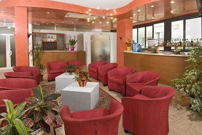 Imagen del bar/restaurante del Hotel Dusseldorf. Foto 13