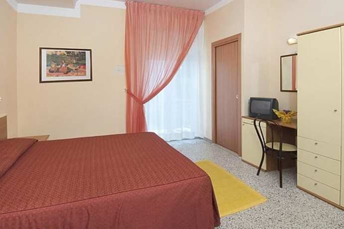 Imagen de la habitación del Hotel Dusseldorf. Foto 17