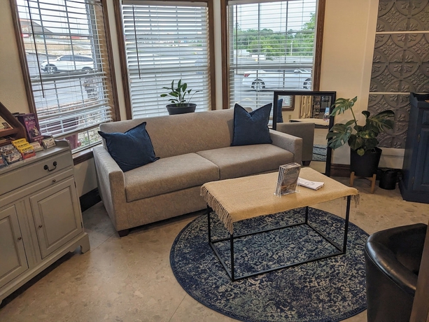 Imagen de los interiores del Hotel Dutton Inn. Foto 19