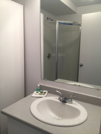 Imagen de la habitación del Hotel Duvernay Studios and Suites. Foto 8