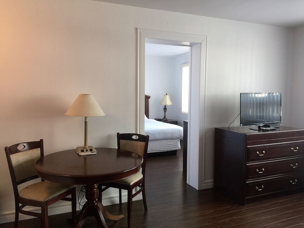 Imagen de la habitación del Hotel Duvernay Studios and Suites. Foto 9