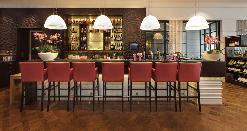 Imagen del bar/restaurante del Hotel Dux. Foto 4