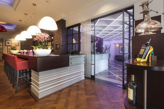 Imagen de los interiores del Hotel Dux. Foto 14