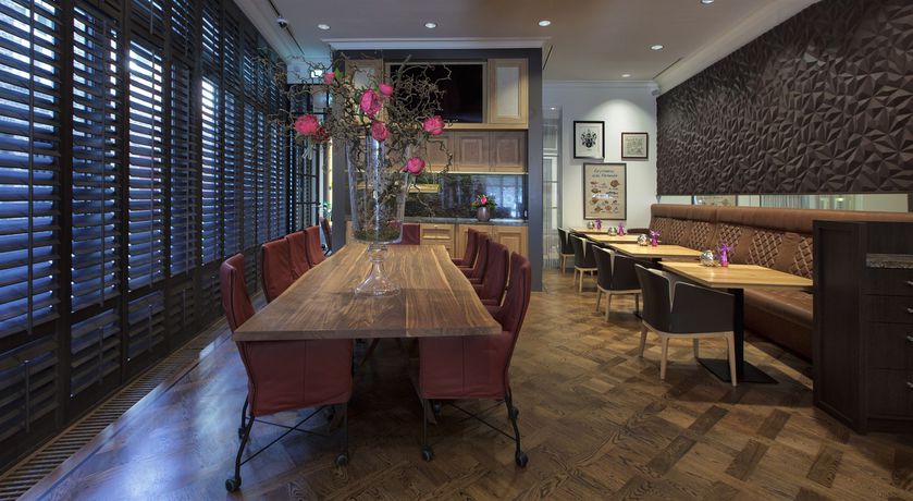 Imagen del bar/restaurante del Hotel Dux. Foto 5