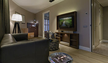 Imagen del bar/restaurante del Hotel Dux. Foto 6