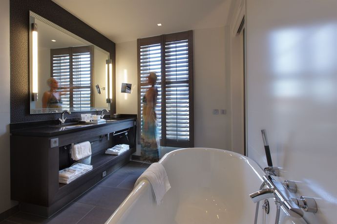 Imagen de los interiores del Hotel Dux. Foto 15