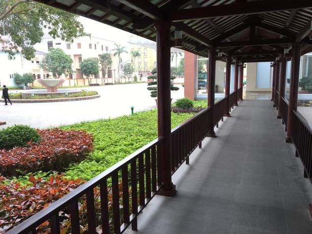 Imagen de los exteriores del Hotel Duy Tan Vinh. Foto 16