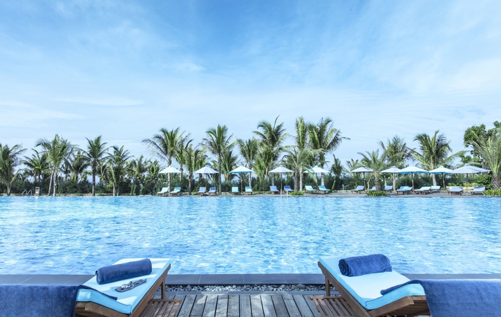 Imagen de la piscina del Hotel Duyen Ha Resort Cam Ranh. Foto 13