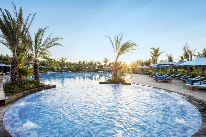 Imagen de la piscina del Hotel Duyen Ha Resort Cam Ranh. Foto 17