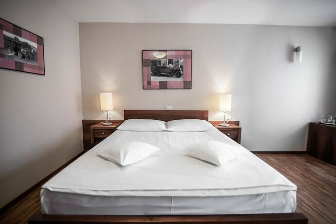Imagen general del Hotel Dvor Jezer&scaron;ek Brnik. Foto 7