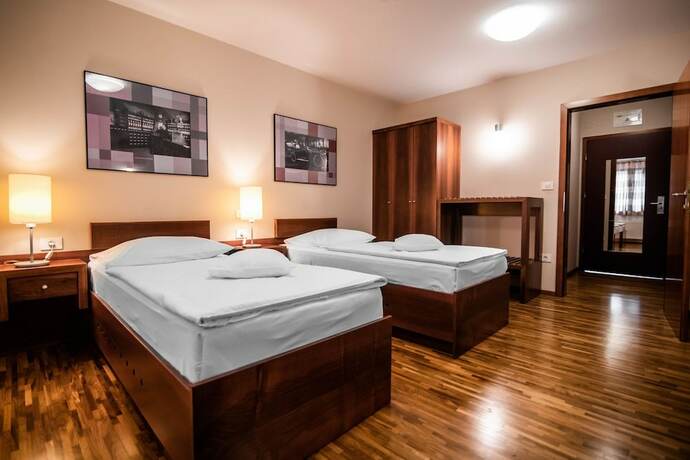 Imagen general del Hotel Dvor Jezer&scaron;ek Brnik. Foto 8