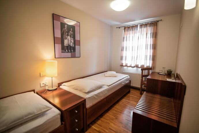 Imagen de la habitación del Hotel Dvor Jezer&scaron;ek Brnik. Foto 17