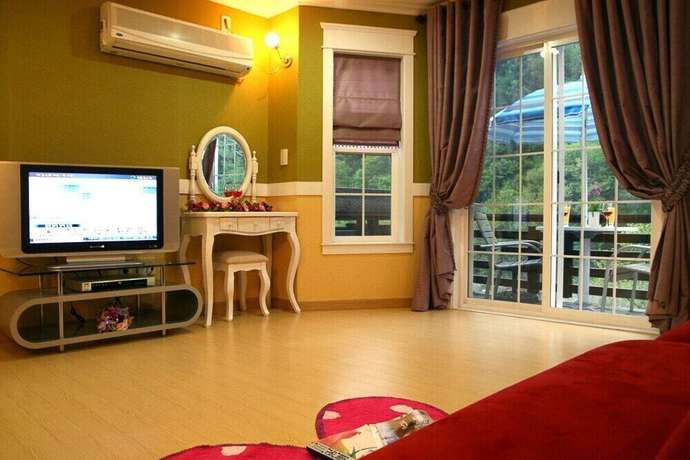 Imagen de la habitación del Hotel Dvor Pension. Foto 3